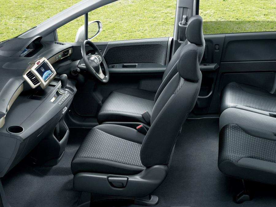  Honda Freed Spike Hybrid 2011 года  (фото 3 из 8)